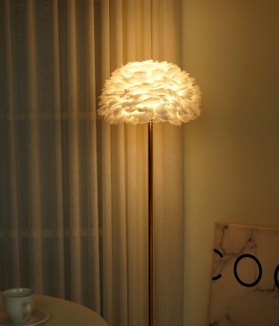 에타스 깃털 장 스탠드